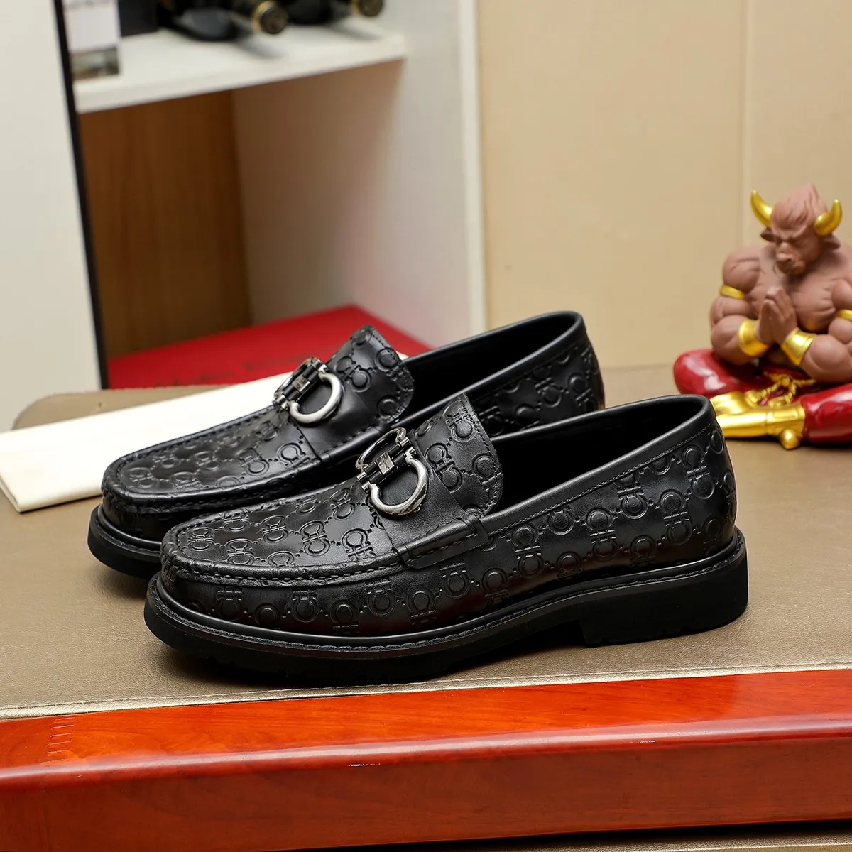 Men's shoes 💰500 Ferragamo [Ferragamo] top imported suit men's shoes 💯Original copy of the official website, product materials: selected imported embossed calfskin + luxury hardware buckle accessories ~ imported water-dyed cow 🐂 leather lining. Strong three-dimensional visual effect, original combination outsole, multiple colors available😘 Size: 38-44 (.45.46. Customized)